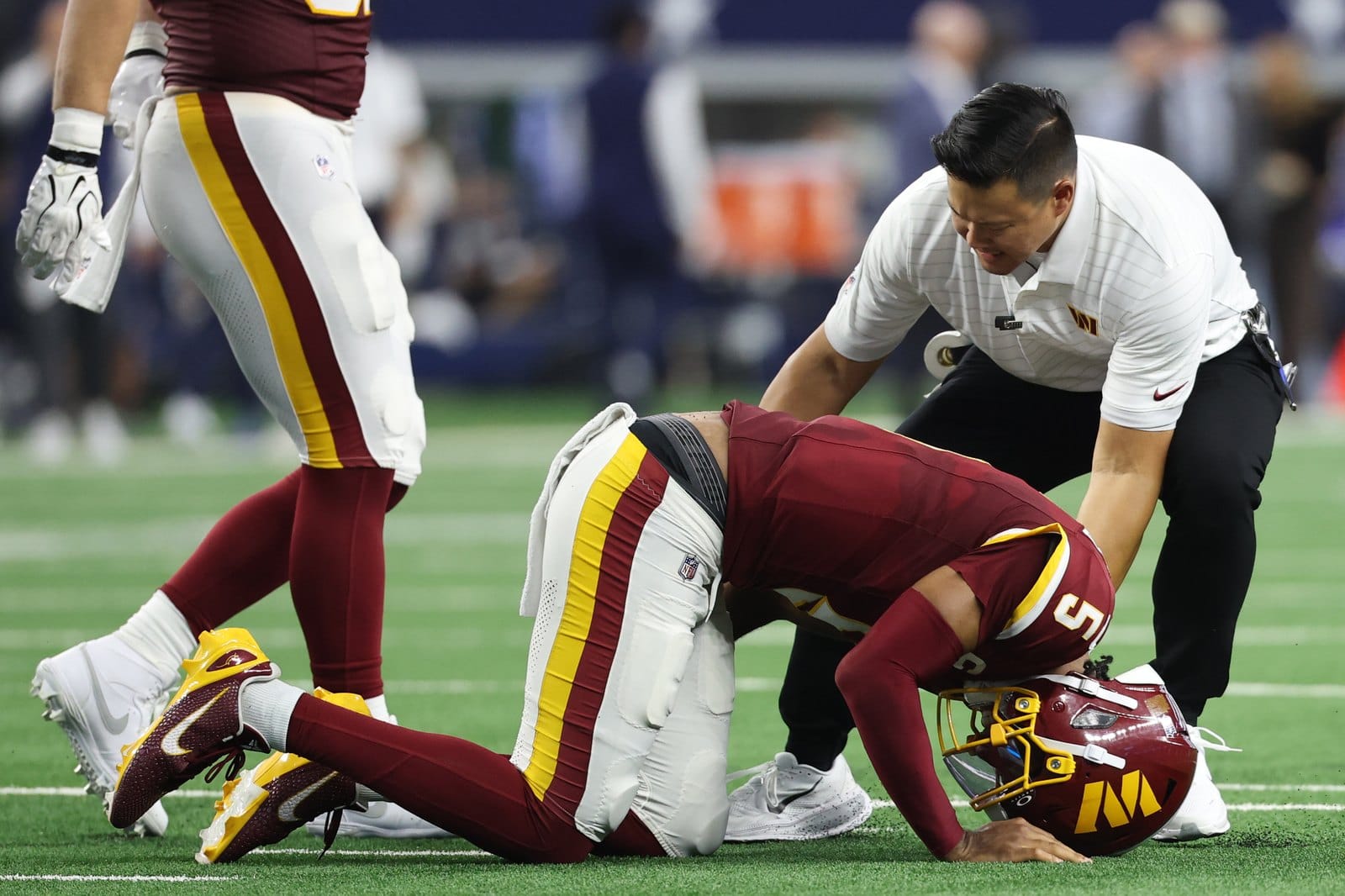 Jayden Daniels dislocates left elbow again, and Washington's season just got very uncertain