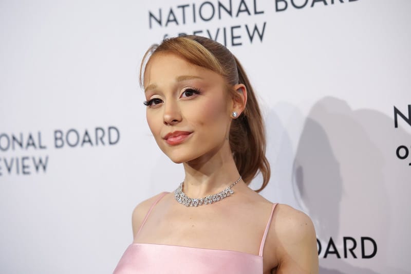 Ariana Grande Lands Seventh No. 1 Album With 'petal'