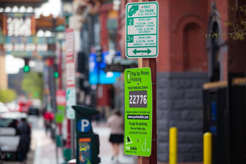 Is parking free in Washington DC after 6pm?